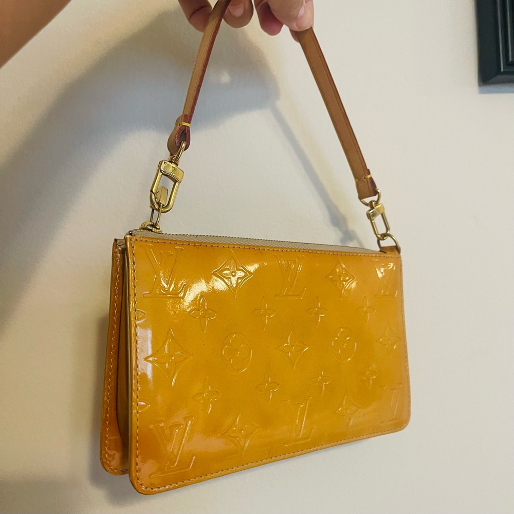 Authentic Louis Vuitton Lexington Vernis Pochette